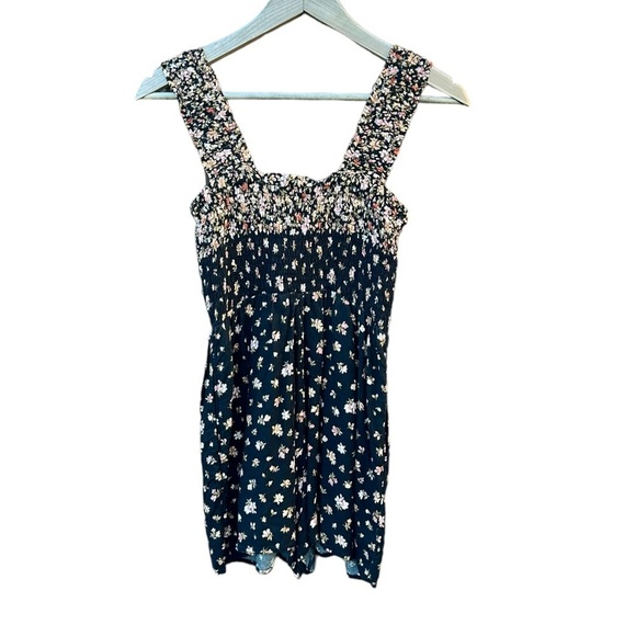American Eagle Outfitters Pants - American Eagle women's size small black floral shorts romper